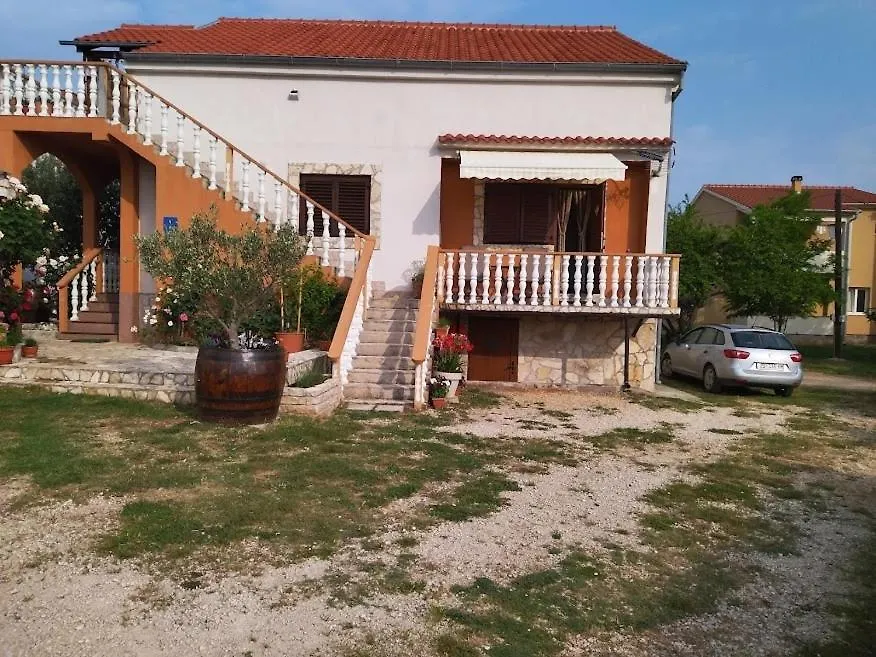 Studio Apartment In Nin With Balcony, Air Conditioning, Wi-Fi