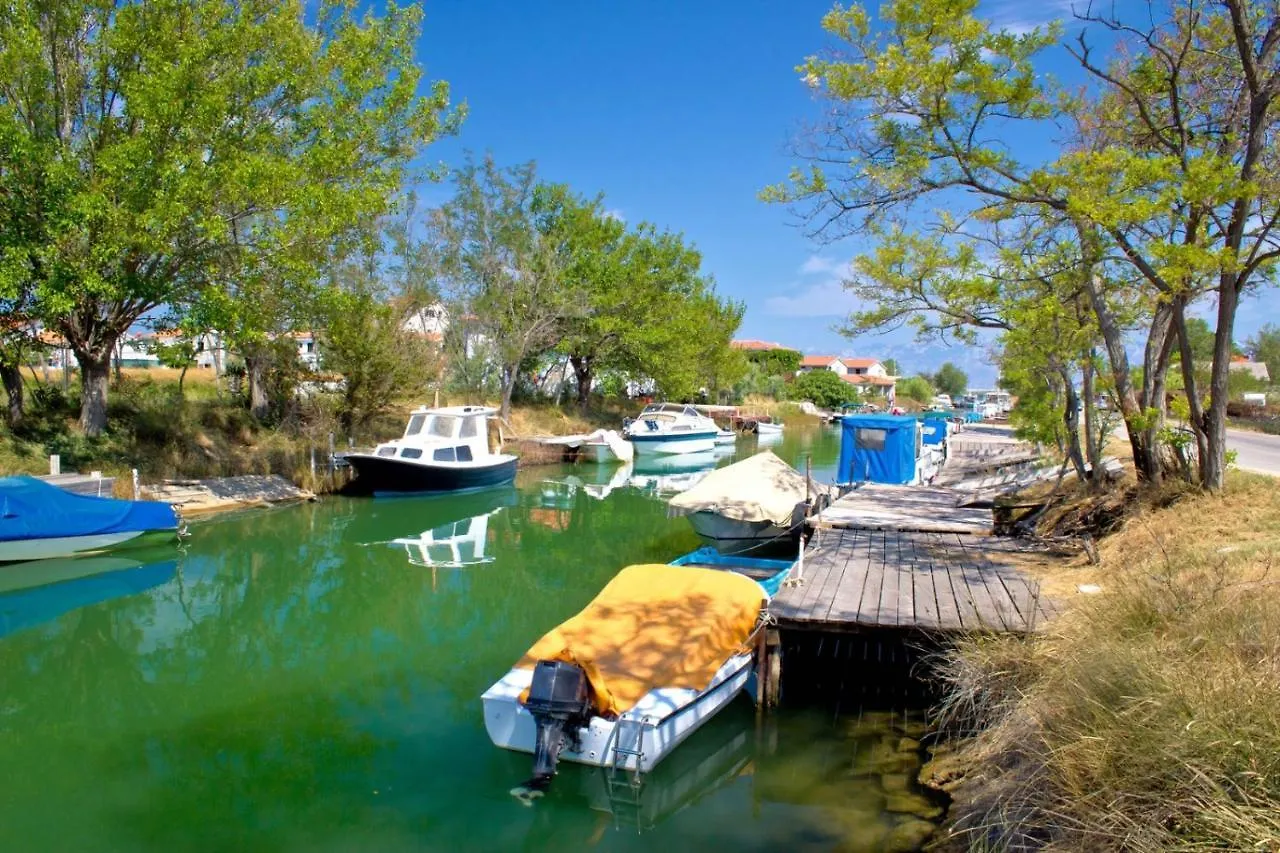 Studio Apartment In Nin With Balcony, Air Conditioning, Wi-Fi