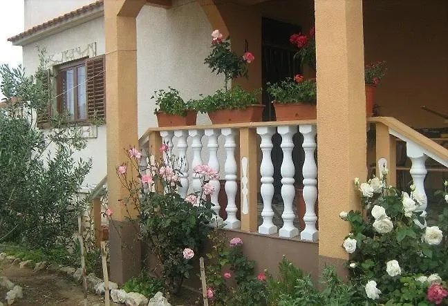 Studio Apartment In Nin With Balcony, Air Conditioning, Wi-Fi