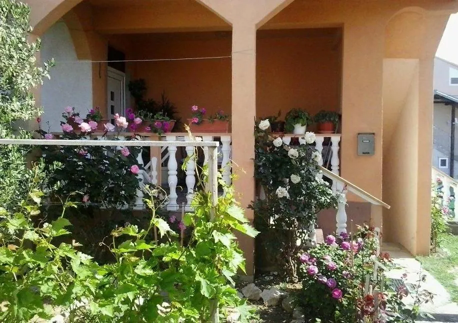 Studio Apartment In Nin With Balcony, Air Conditioning, Wi-Fi