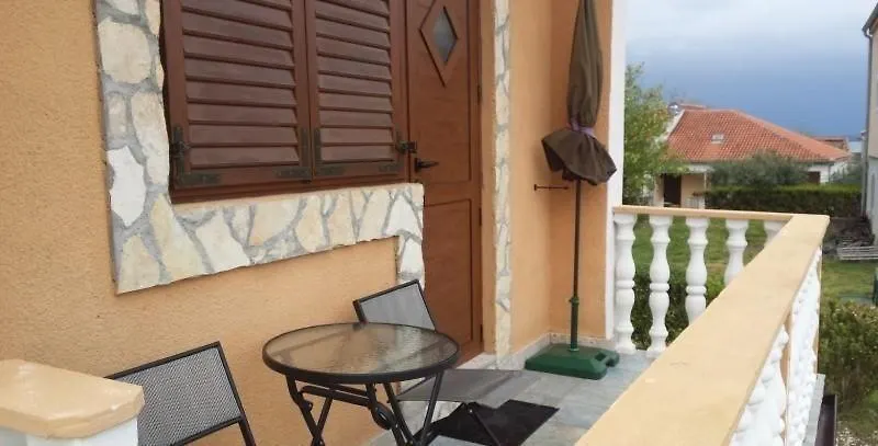 Studio Apartment In Nin With Balcony, Air Conditioning, Wi-Fi