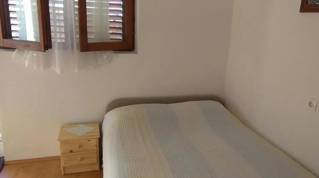 Studio Apartment In Nin With Balcony, Air Conditioning, Wi-Fi